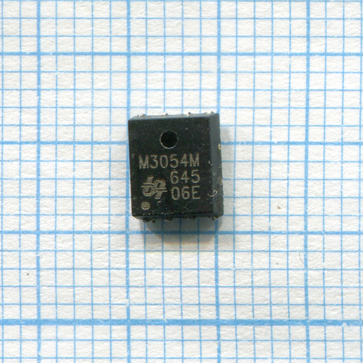 Транзистор M3054M QM3054M6 с разбора